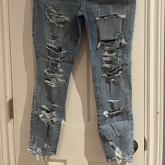 🛑SOLD🛑 American Eagle ripped denim cropped - Picture 2 of 6